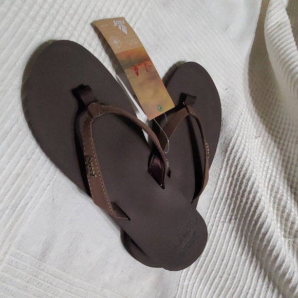 reef luna flip flops